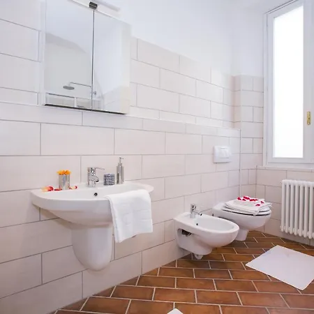 Apartment Sleeps 8 Pool Carate Urio